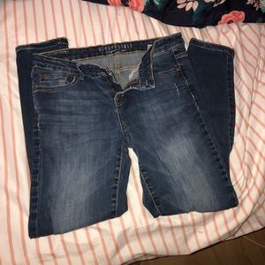 Aero destroyed jeggings